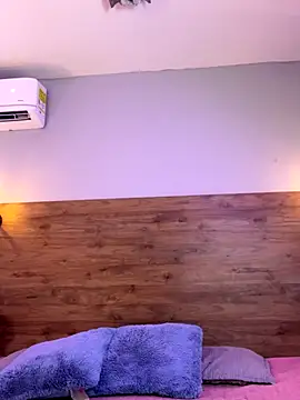 Snapshot of DeboraEvans chatting on October 21, 2025, 6:51 pm DeboraEvans online show from October 21, 2025, 6:51 pm