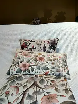 Melody87 online show from November 20, 2025, 8:09 pm