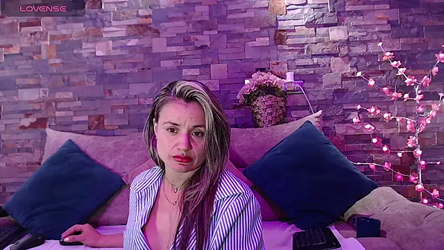Snapshot of sweetfantasyy69 chatting on December 4, 2024, 1:52 am sweetfantasyy69 online show from December 4, 2024, 1:52 am