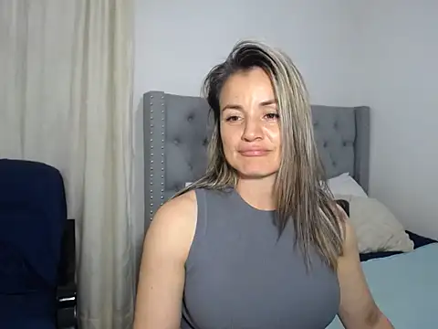 Snapshot of sweetfantasyy69 chatting on October 27, 2025, 12:44 am sweetfantasyy69 online show from October 27, 2025, 12:44 am
