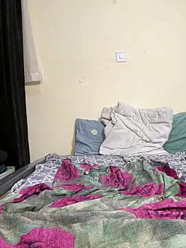 Snapshot of Pinky_coochie chatting on October 5, 2025, 7:15 pm Pinky coochie online show from October 5, 2025, 7:15 pm