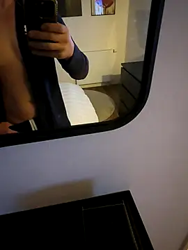 Snapshot of Guitccch chatting on October 14, 2025, 9:25 pm Guitccch online show from October 14, 2025, 9:25 pm