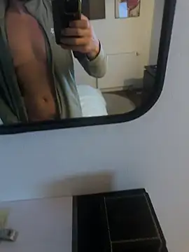 Snapshot of Guitccch chatting on November 4, 2025, 9:07 pm Guitccch online show from November 4, 2025, 9:07 pm