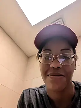 samone9 online show from April 18, 2026, 7:51 pm