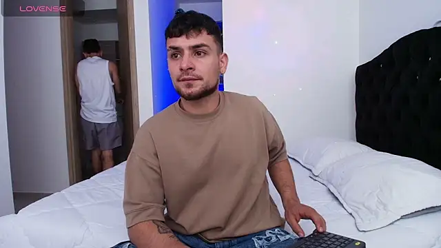 Snapshot of Aron-santoro chatting on February 19, 2026, 5:10 pm Aron-santoro online show from February 19, 2026, 5:10 pm