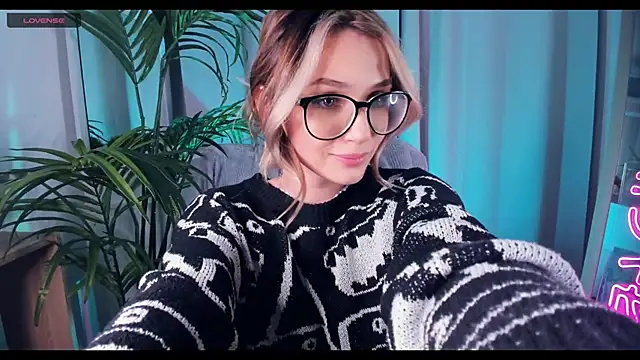 MelissaTetris online show from February 12, 2025, 3:27 pm