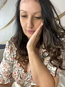 Snapshot of Katie-n chatting on July 1, 2026, 8:25 am Katie-n online show from July 1, 2026, 8:25 am