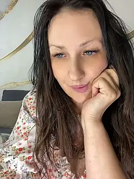 Snapshot of Katie-n chatting on August 4, 2026, 7:46 am Katie-n online show from August 4, 2026, 7:46 am