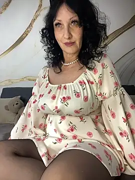 Snapshot of Katie-n chatting on November 5, 2025, 7:00 am Katie-n online show from November 5, 2025, 7:00 am