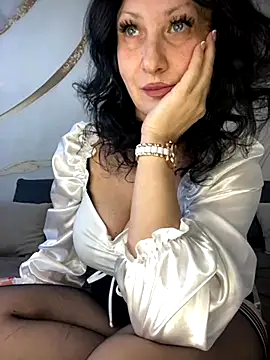 Snapshot of Katie-n chatting on September 24, 2025, 6:42 am Katie-n online show from September 24, 2025, 6:42 am