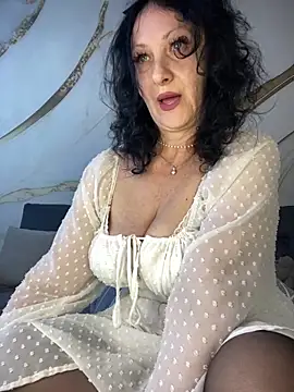 Snapshot of Katie-n chatting on September 25, 2025, 5:57 am Katie-n online show from September 25, 2025, 5:57 am