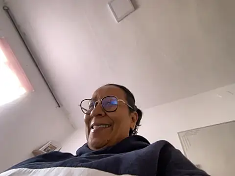 sweeviolet online show from September 24, 2025, 3:18 pm