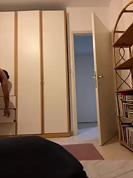 vinzpnr210 online show from January 30, 2025, 2:47 pm