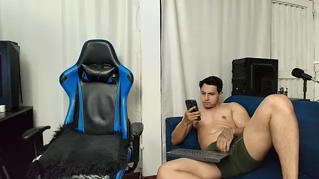 Snapshot of hott_dicks chatting on July 5, 2026, 1:32 am hott dicks online show from July 5, 2026, 1:32 am