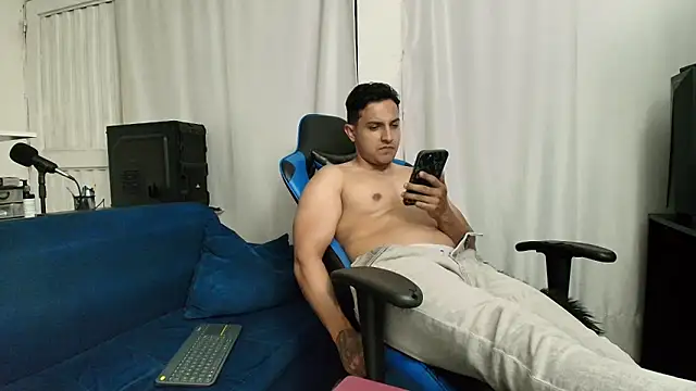 Snapshot of hott_dicks chatting on July 25, 2026, 1:13 am hott dicks online show from July 25, 2026, 1:13 am