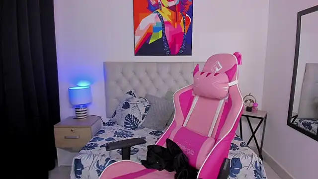 KristalFoxx online show from September 20, 2025, 10:42 am