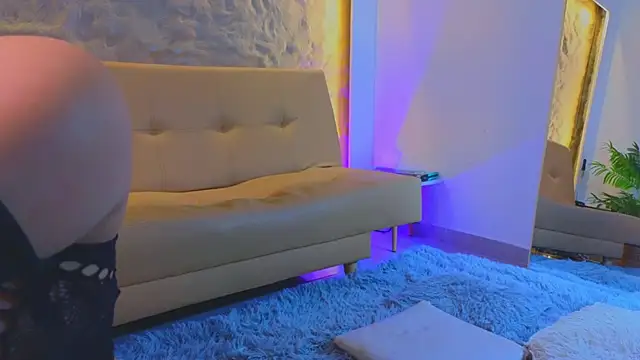 Snapshot of Isa__Blanc chatting on October 20, 2025, 2:35 am Isa  Blanc online show from October 20, 2025, 2:35 am