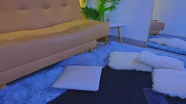 Snapshot of Isa__Blanc chatting on October 6, 2025, 3:19 am Isa  Blanc online show from October 6, 2025, 3:19 am