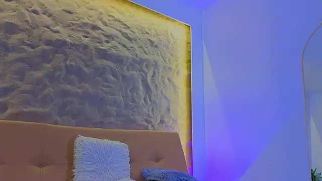 Snapshot of Isa__Blanc chatting on October 23, 2025, 3:16 am Isa  Blanc online show from October 23, 2025, 3:16 am