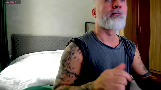 Snapshot of BlowMyXXL chatting on March 5, 2025, 11:49 am BlowMyXXL online show from March 5, 2025, 11:49 am