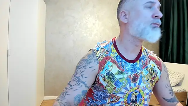 Snapshot of BlowMyXXL chatting on January 8, 2025, 7:13 pm BlowMyXXL online show from January 8, 2025, 7:13 pm