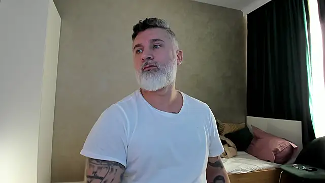 Snapshot of BlowMyXXL chatting on January 7, 2025, 10:33 am BlowMyXXL online show from January 7, 2025, 10:33 am