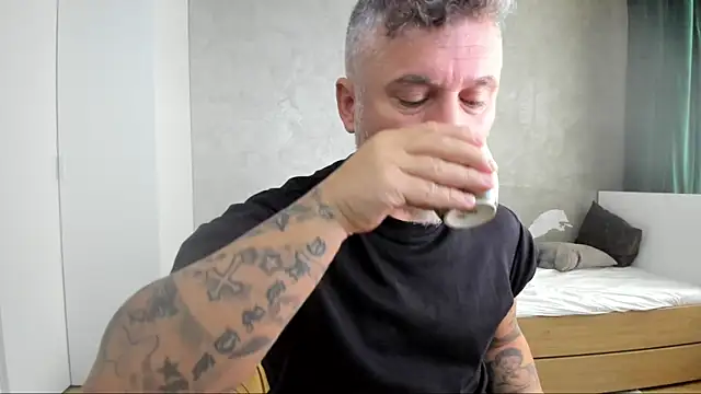 Snapshot of BlowMyXXL chatting on September 12, 2025, 5:51 am BlowMyXXL online show from September 12, 2025, 5:51 am