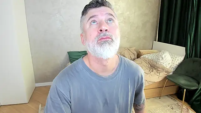 Snapshot of BlowMyXXL chatting on February 9, 2025, 6:43 am BlowMyXXL online show from February 9, 2025, 6:43 am