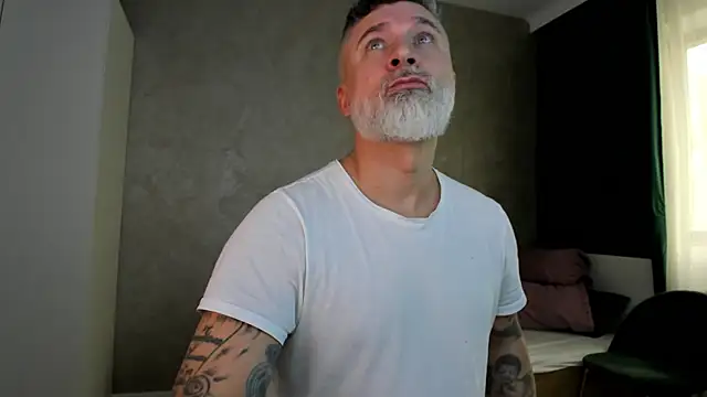 Snapshot of BlowMyXXL chatting on December 29, 2024, 11:07 am BlowMyXXL online show from December 29, 2024, 11:07 am