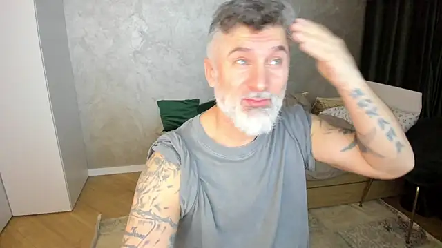 Snapshot of BlowMyXXL chatting on February 8, 2025, 11:34 pm BlowMyXXL online show from February 8, 2025, 11:34 pm