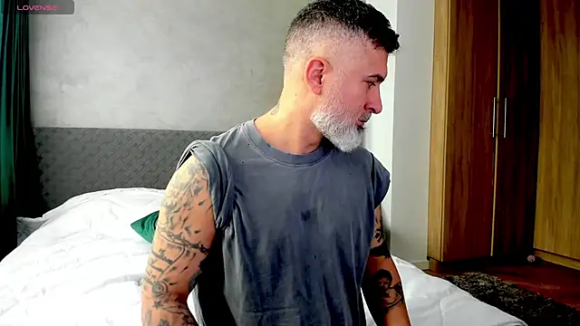 Snapshot of BlowMyXXL chatting on February 28, 2025, 8:31 am BlowMyXXL online show from February 28, 2025, 8:31 am