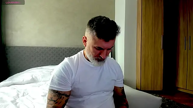 Snapshot of BlowMyXXL chatting on February 27, 2025, 11:06 am BlowMyXXL online show from February 27, 2025, 11:06 am