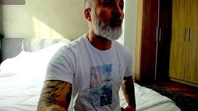 Snapshot of BlowMyXXL chatting on February 24, 2025, 8:17 am BlowMyXXL online show from February 24, 2025, 8:17 am