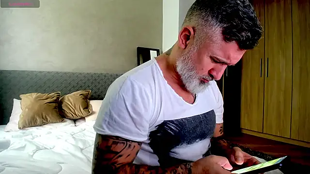 Snapshot of BlowMyXXL chatting on February 17, 2025, 10:07 am BlowMyXXL online show from February 17, 2025, 10:07 am