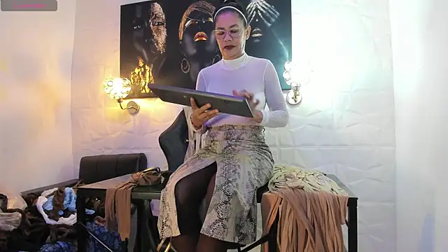 Snapshot of miss_lucero1 chatting on October 10, 2025, 1:39 am miss lucero1 online show from October 10, 2025, 1:39 am