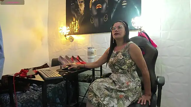 Snapshot of miss_lucero1 chatting on October 2, 2025, 1:42 am miss lucero1 online show from October 2, 2025, 1:42 am