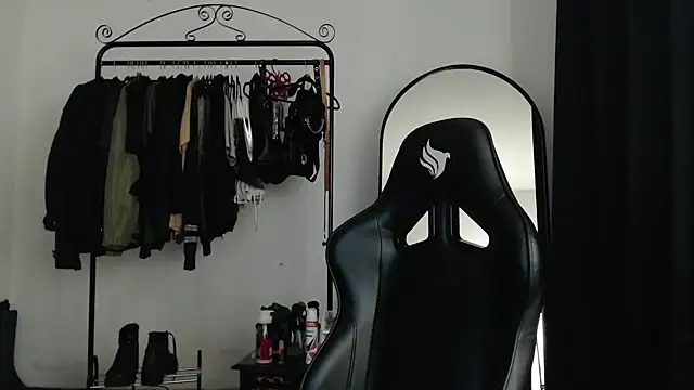 marisilva br online show from February 6, 2025, 11:48 pm