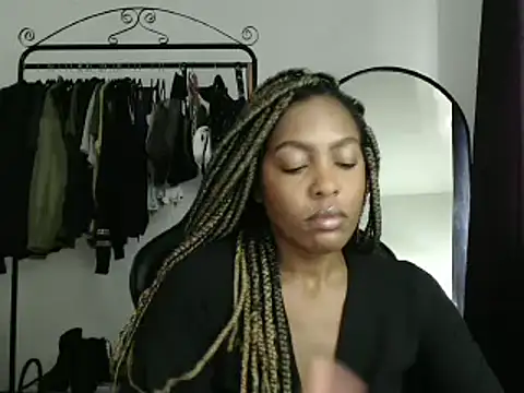 marisilva br online show from February 13, 2025, 1:48 pm