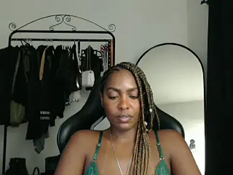 marisilva br online show from February 25, 2025, 11:59 pm
