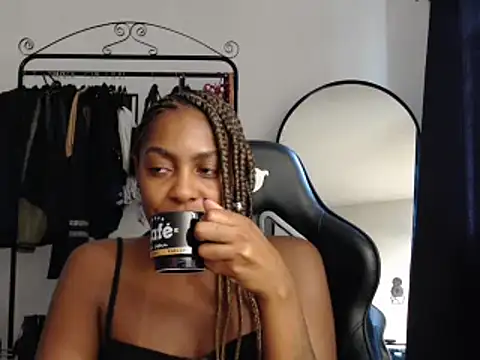 marisilva br online show from February 26, 2025, 1:22 pm