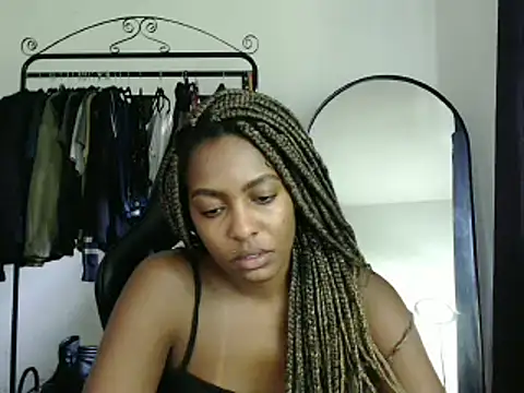 marisilva br online show from February 14, 2025, 2:12 pm