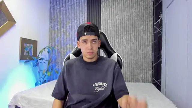 Mike 0233  online show from November 7, 2025, 4:17 am