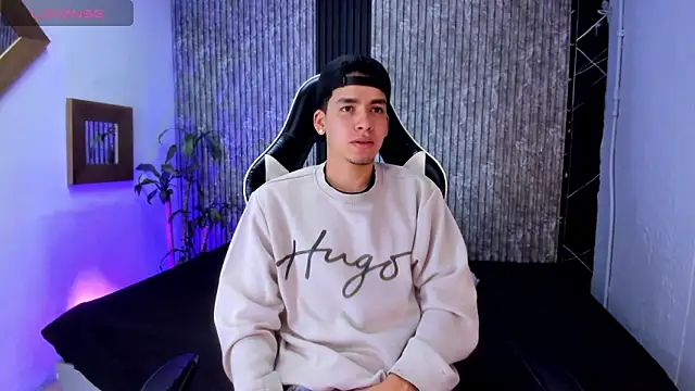 Snapshot of Mike_0233_ chatting on September 26, 2025, 4:52 am Mike 0233  online show from September 26, 2025, 4:52 am