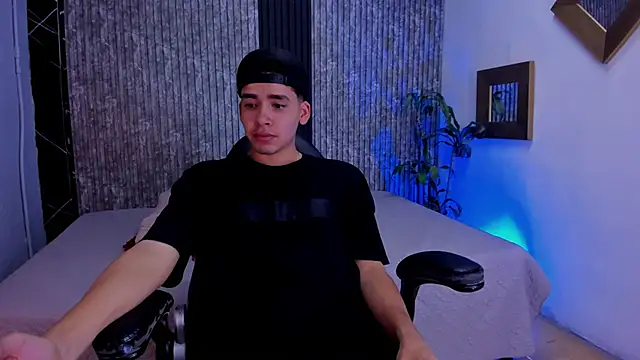 Snapshot of Mike_0233_ chatting on October 11, 2025, 4:13 am Mike 0233  online show from October 11, 2025, 4:13 am