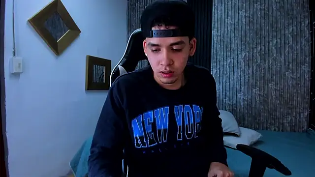 Snapshot of Mike_0233_ chatting on September 25, 2025, 3:45 am Mike 0233  online show from September 25, 2025, 3:45 am