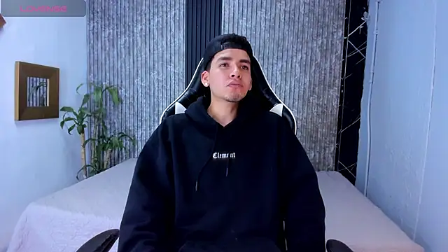 Snapshot of Mike_0233_ chatting on September 27, 2025, 4:07 am Mike 0233  online show from September 27, 2025, 4:07 am