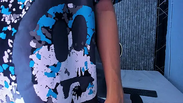 Snapshot of Mike_0233_ chatting on October 17, 2025, 5:33 am Mike 0233  online show from October 17, 2025, 5:33 am