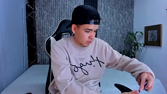 Snapshot of Mike_0233_ chatting on September 20, 2025, 3:55 am Mike 0233  online show from September 20, 2025, 3:55 am