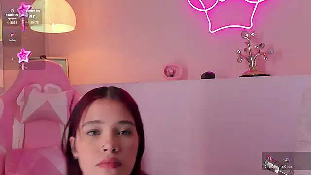 Snapshot of violeth_hill chatting on October 22, 2025, 7:02 pm violeth hill online show from October 22, 2025, 7:02 pm