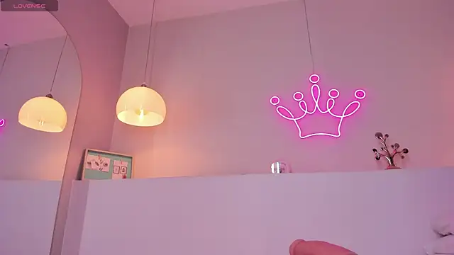 Snapshot of violeth_hill chatting on October 18, 2025, 5:37 pm violeth hill online show from October 18, 2025, 5:37 pm